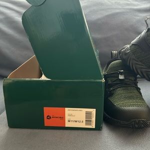 Men’s steel toed- athletic shoes—